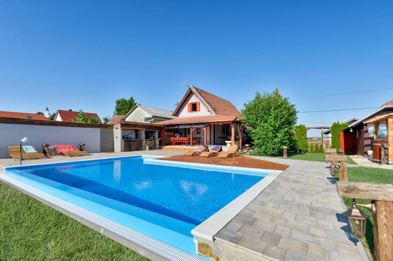 Holiday Home Dika สเวติ มาร์ติน นา มูรี ภายนอก รูปภาพ