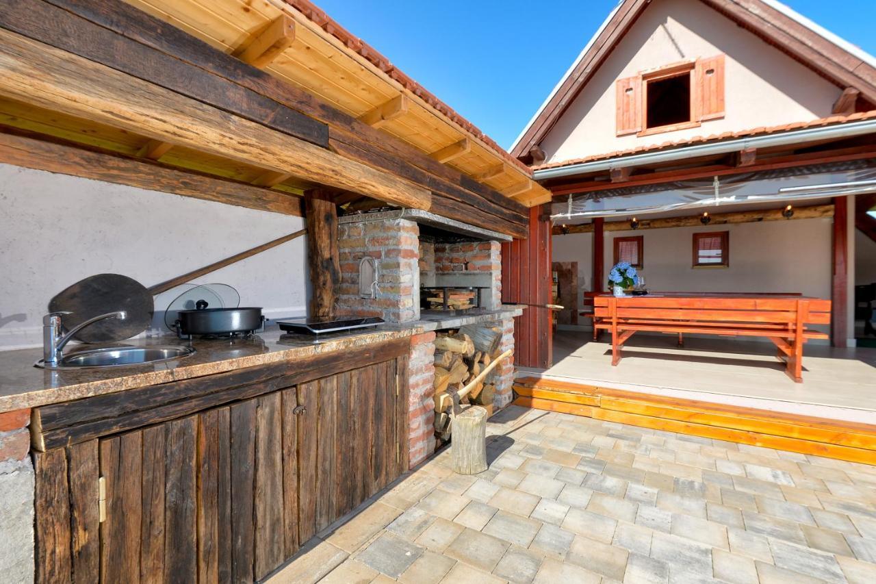 Holiday Home Dika สเวติ มาร์ติน นา มูรี ภายนอก รูปภาพ